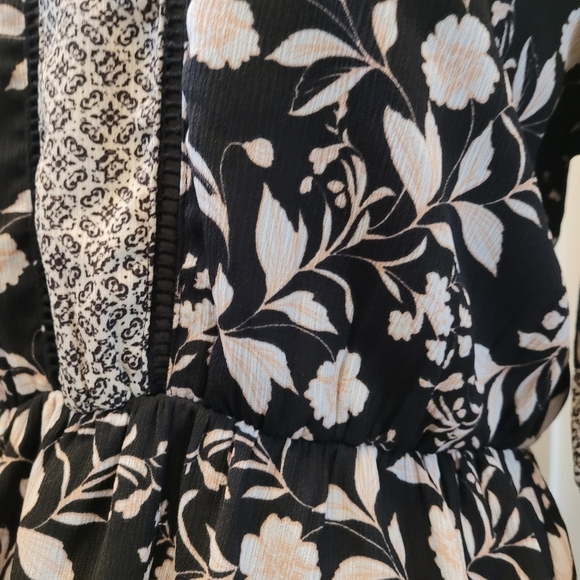 Maurices small boho bell sleeve midi dress v-neck floral tie back. - Picture 4 of 16